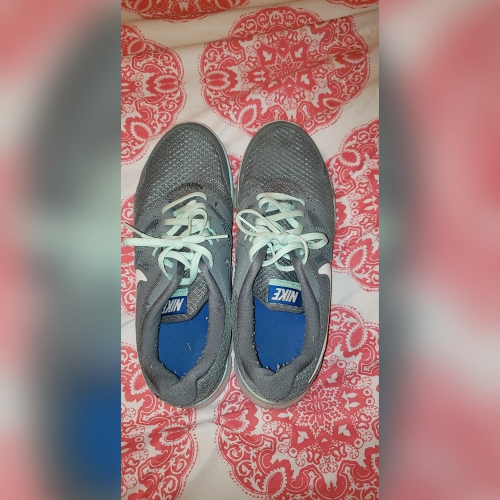 Nike Tennis Shoes